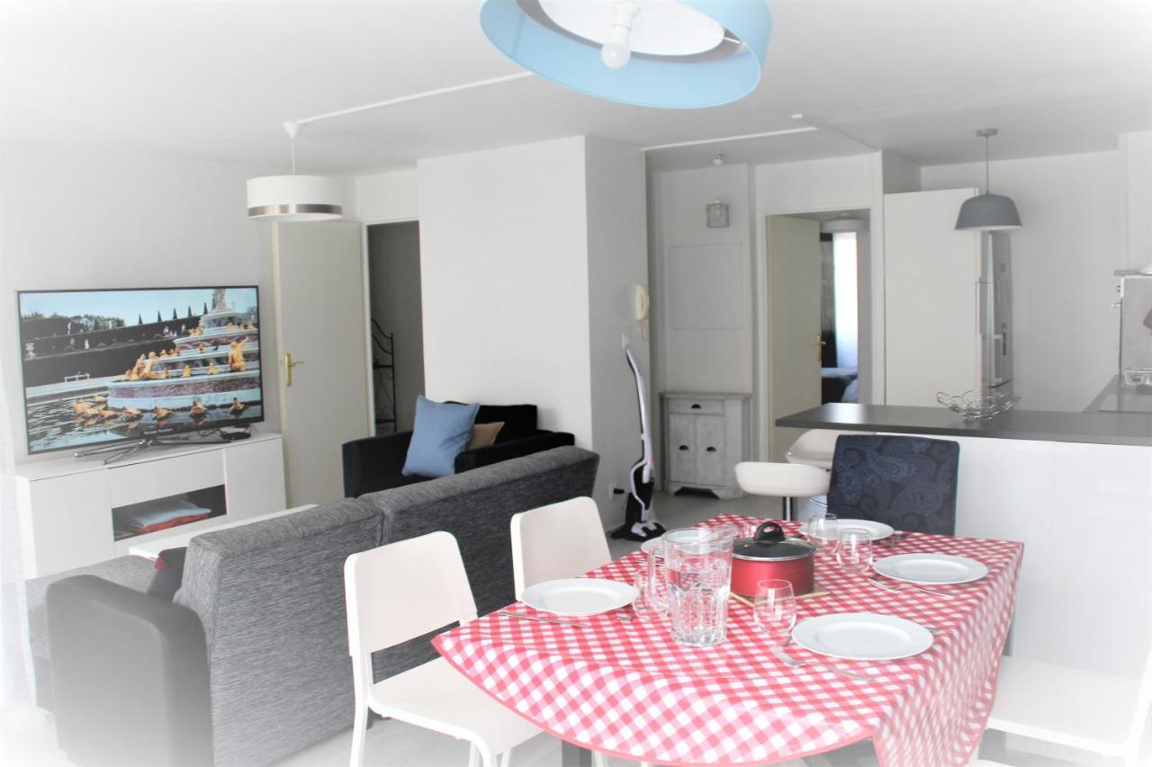 Logement Familial Tout Equipe Saint-Denis  Exterior foto